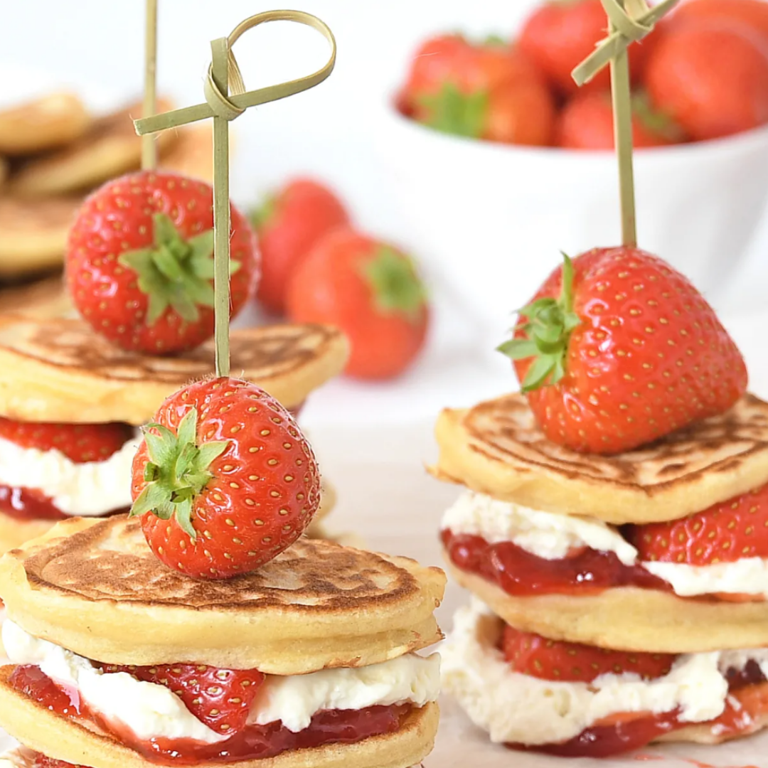 Aardbeien pancakes met slagroom