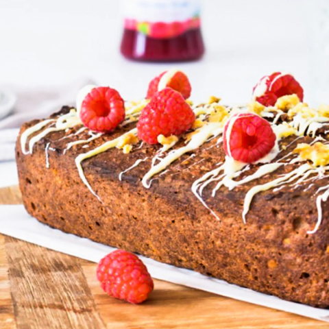 Bananencake met witte chocolade en frambozen